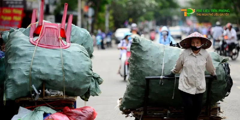 Khám Phá Nghệ Thuật Thu Mua Và Bán Ve Chai Tận Nhà